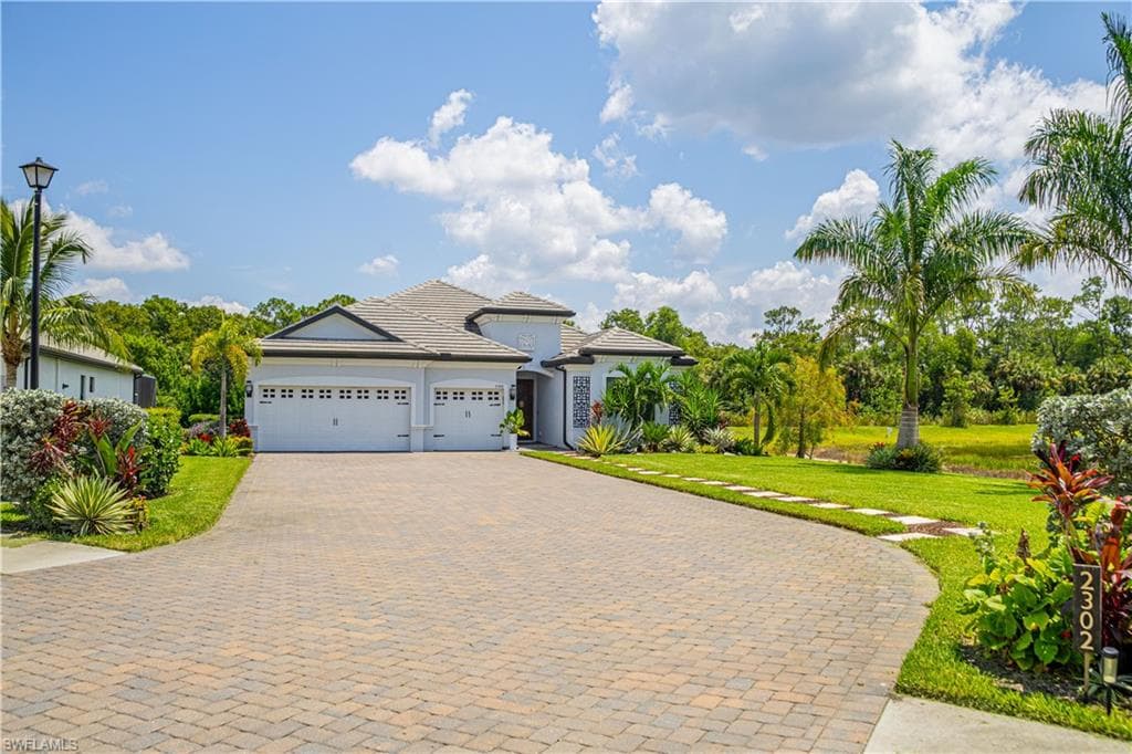 2302 Grenadines WAY NAPLES, FL 34120