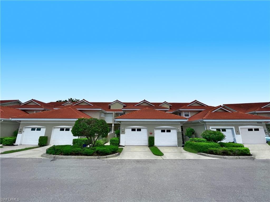 5125 Cobble Creek CT 103 NAPLES, FL 34110