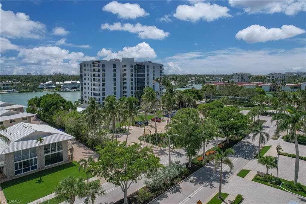 2400 Gulf Shore BLVD N 203 NAPLES, FL 34103