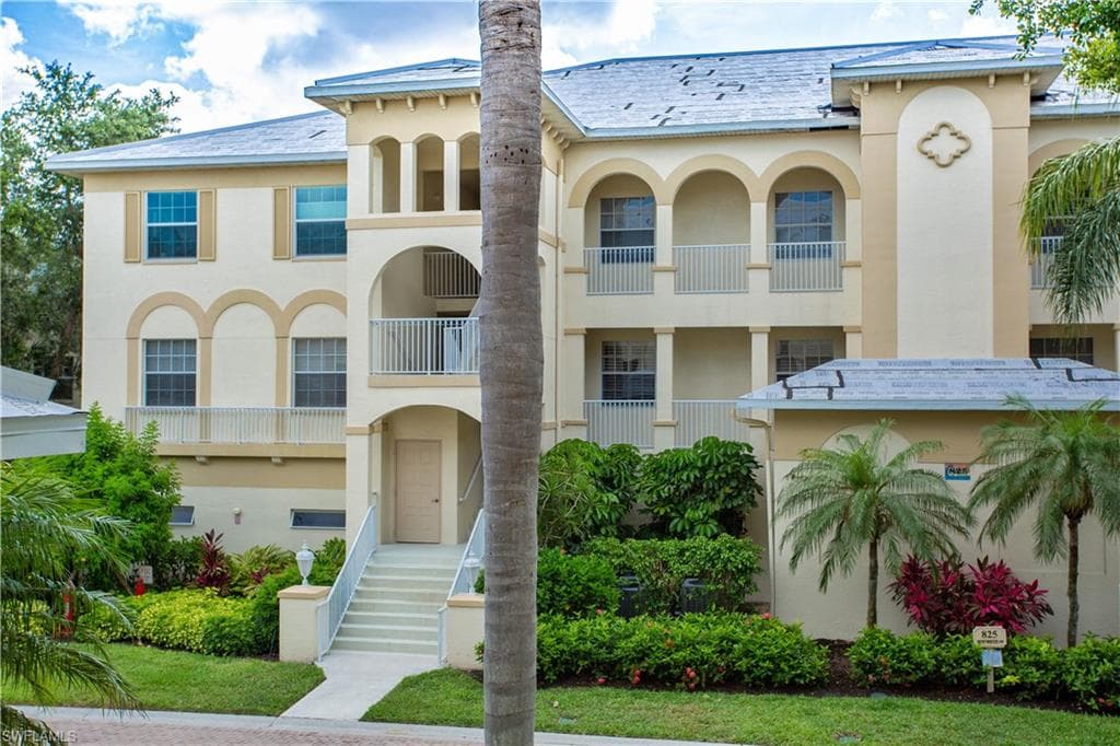 825 Bentwater CIR 101 NAPLES, FL 34108