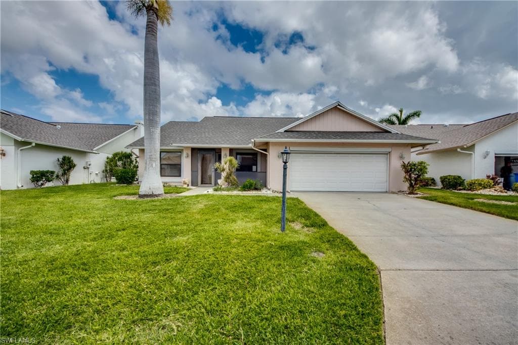 11832 Caravel CIR FORT MYERS, FL 33908