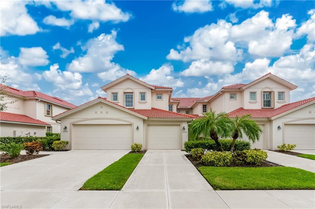 4742 CLUB DR 201 PORT CHARLOTTE, FL 33953
