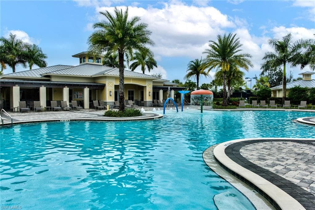 2591 vine AVE NAPLES, FL 34120