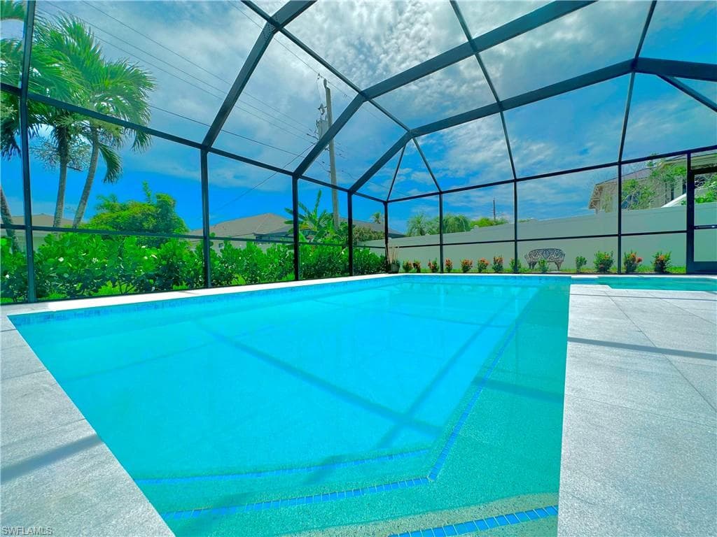 568 95th AVE N NAPLES, FL 34108
