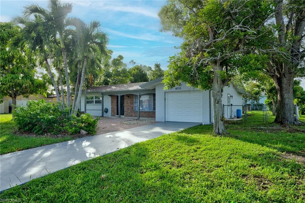 4033 Country Club BLVD CAPE CORAL, FL 33904