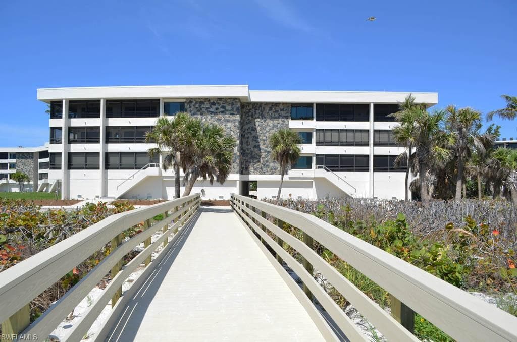 1605 Middle Gulf DR 204 SANIBEL, FL 33957