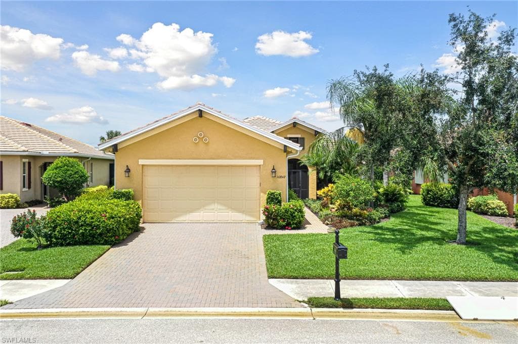 10842 Valentina CT FORT MYERS, FL 33913