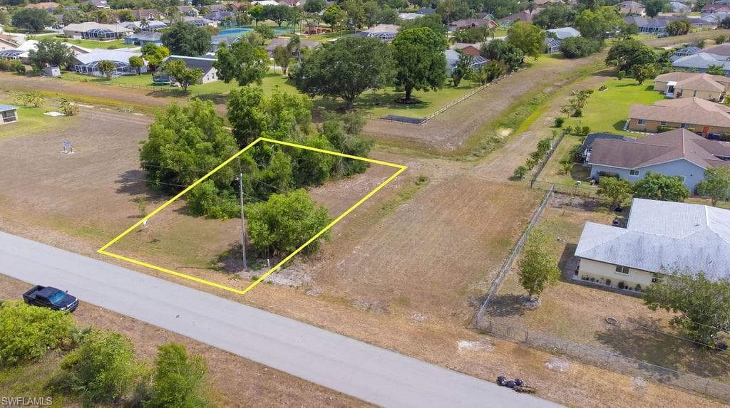 664 Manhattan ST E LEHIGH ACRES, FL 33974