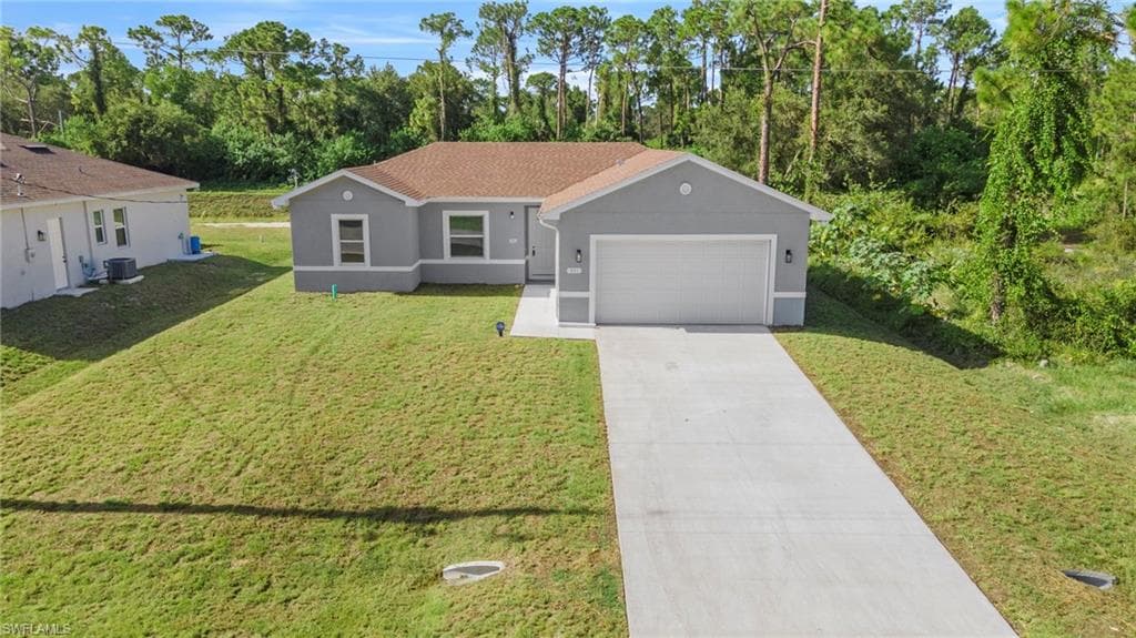 381 NESTLE AVE LEHIGH ACRES, FL 33972
