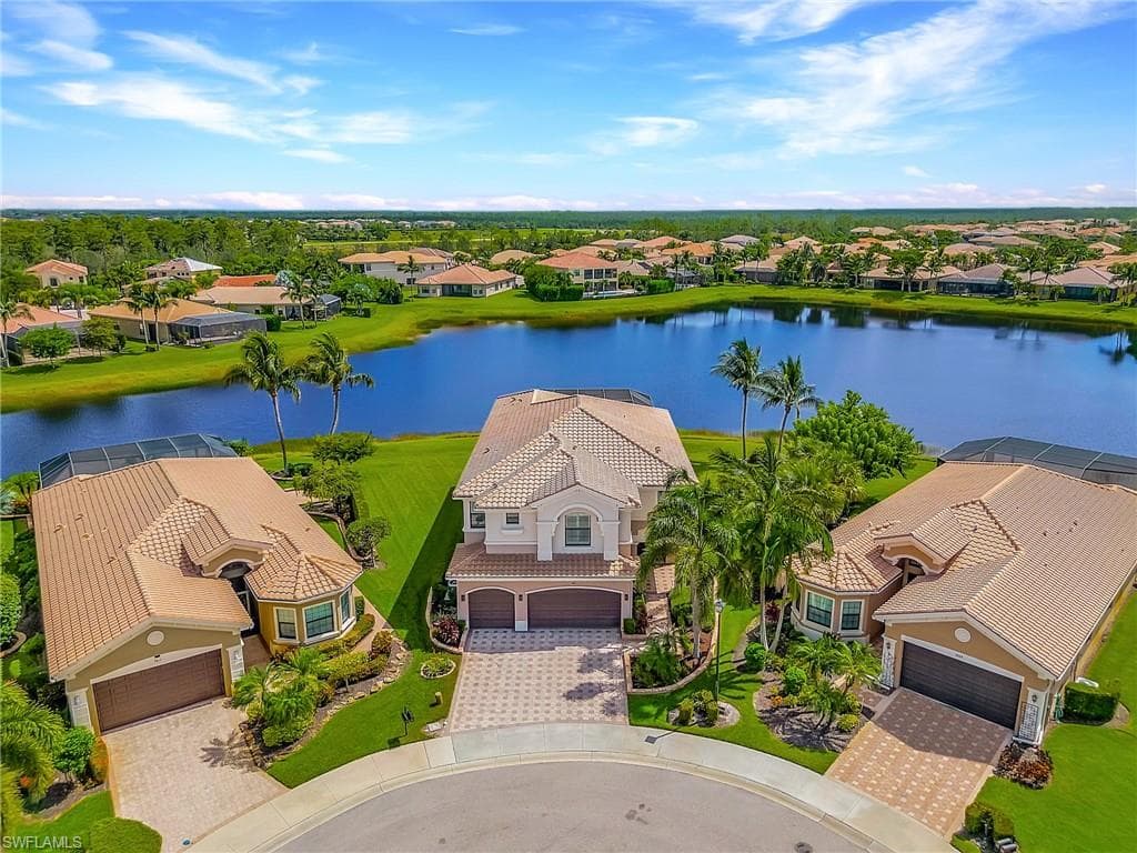 3821 Columbia CT NAPLES, FL 34119