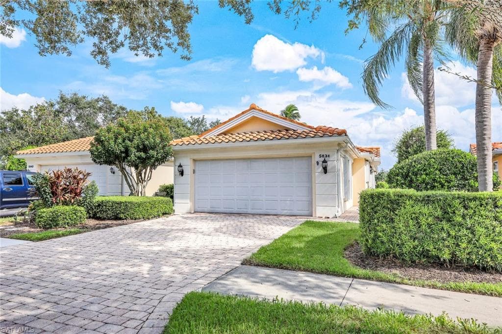 5838 Drummond WAY NAPLES, FL 34119