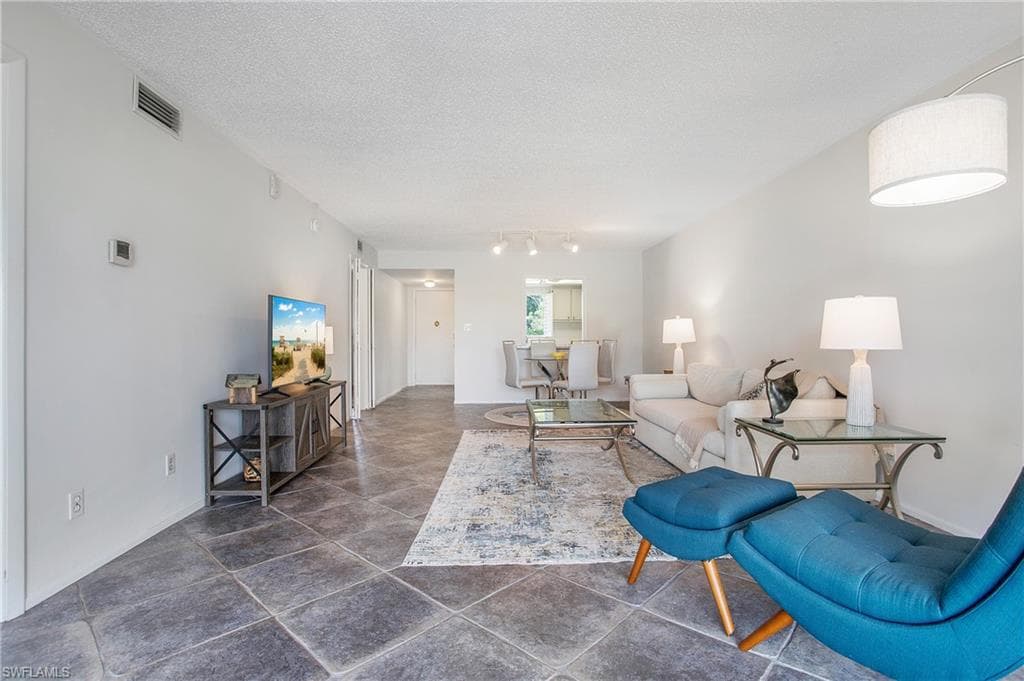 5667 Rattlesnake Hammock RD 102B NAPLES, FL 34113