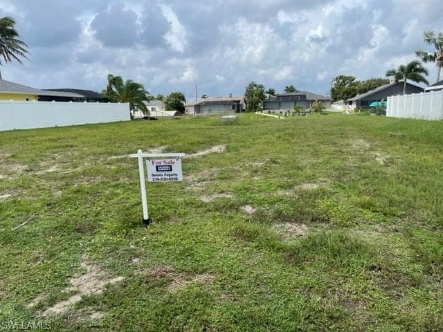 1425 13th ST CAPE CORAL, FL 33990