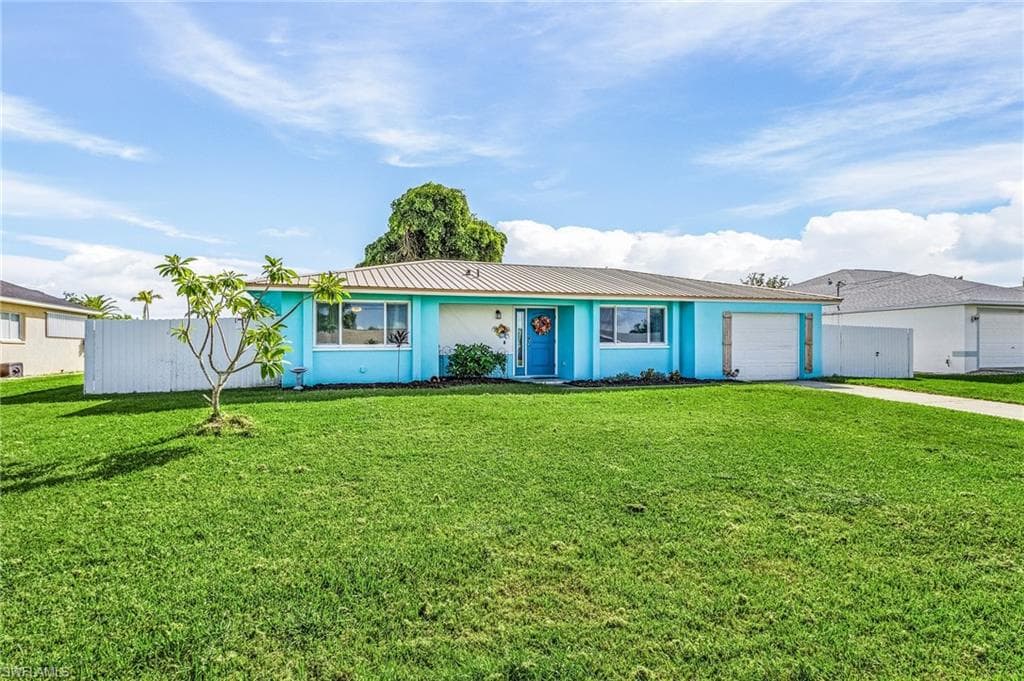 3733 SE 8th PL CAPE CORAL, FL 33904