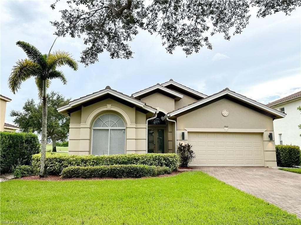 1922 Par DR NAPLES, FL 34120