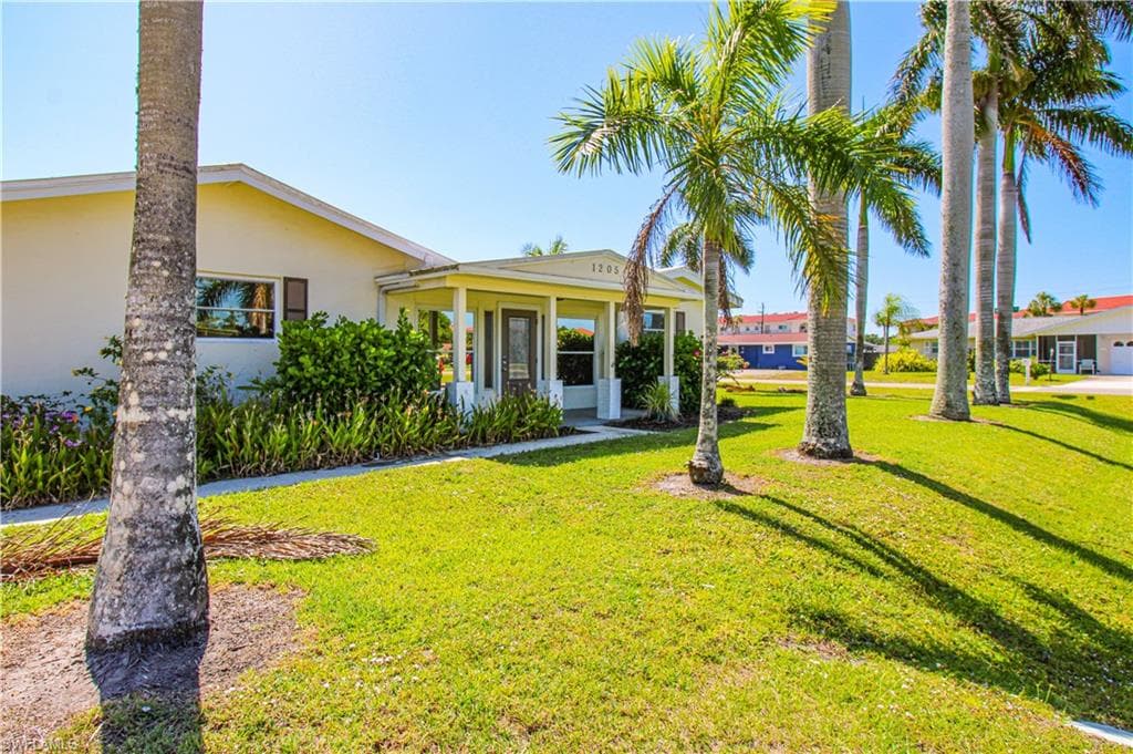 1205 Wisconsin DR NAPLES, FL 34103