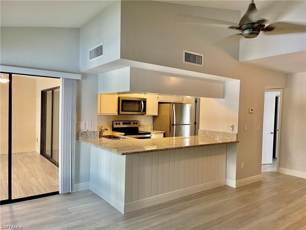 5650 Trailwinds DR 122 FORT MYERS, FL 33907