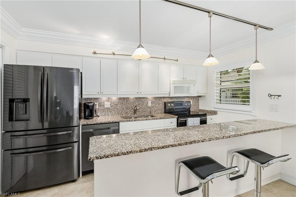 980 7th AVE S 201 NAPLES, FL 34102
