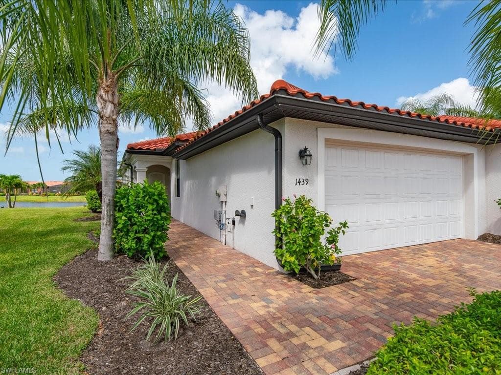 1439 Oceania DR S NAPLES, FL 34113