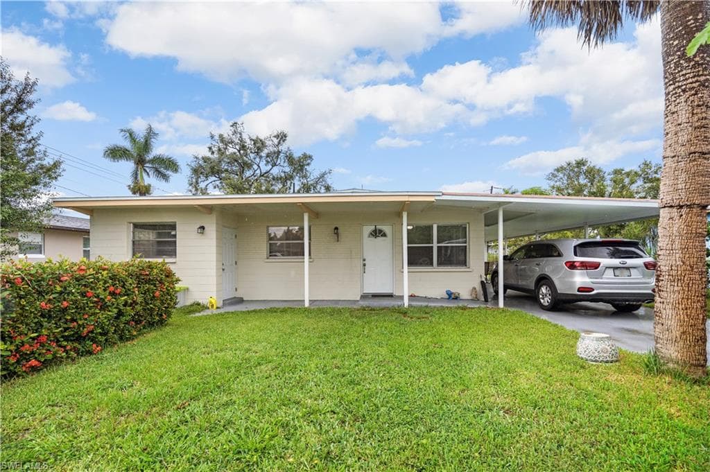 3011 Apache ST FORT MYERS, FL 33916