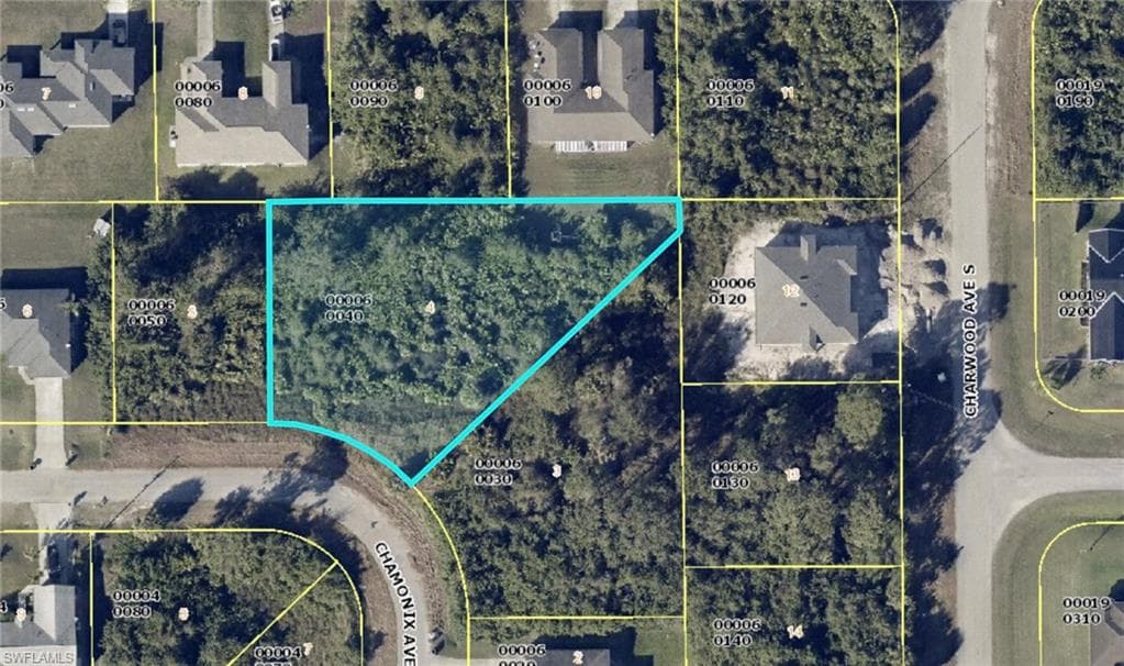 627 Chattman ST E LEHIGH ACRES, FL 33974