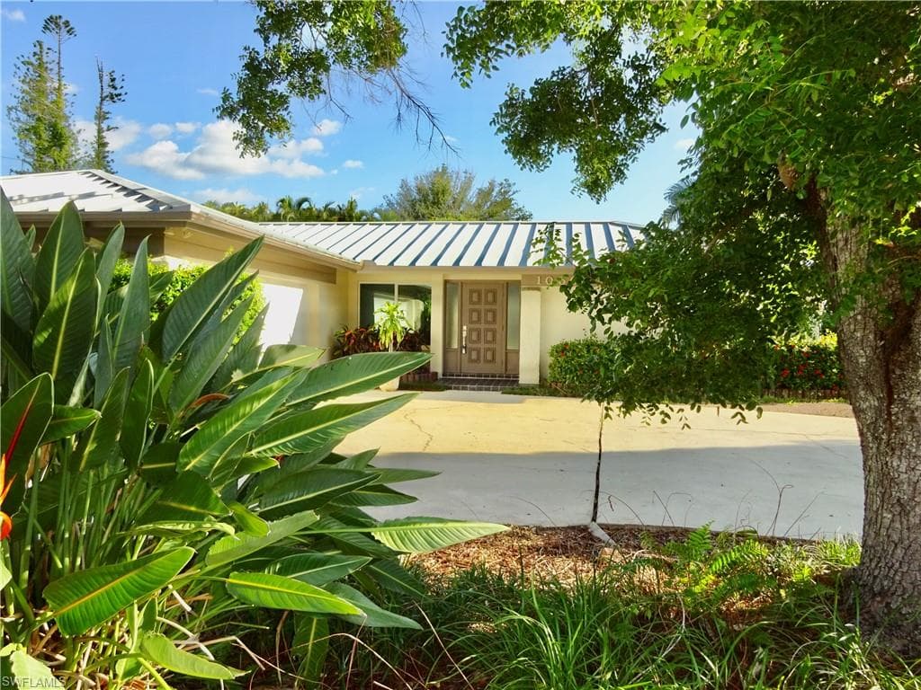 1056 Bayshore AVE FORT MYERS, FL 33919