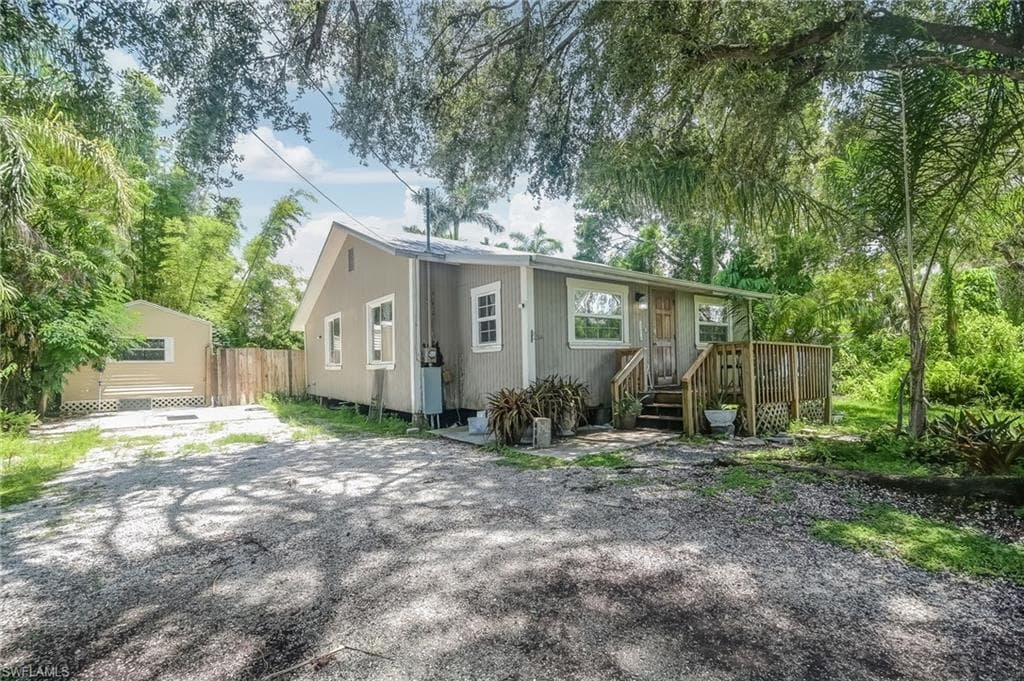 1130 River RD NORTH FORT MYERS, FL 33903