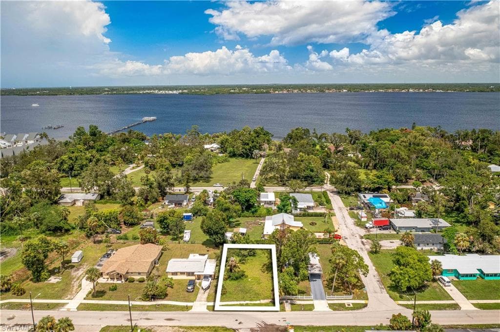 3679 Seminole AVE FORT MYERS, FL 33916