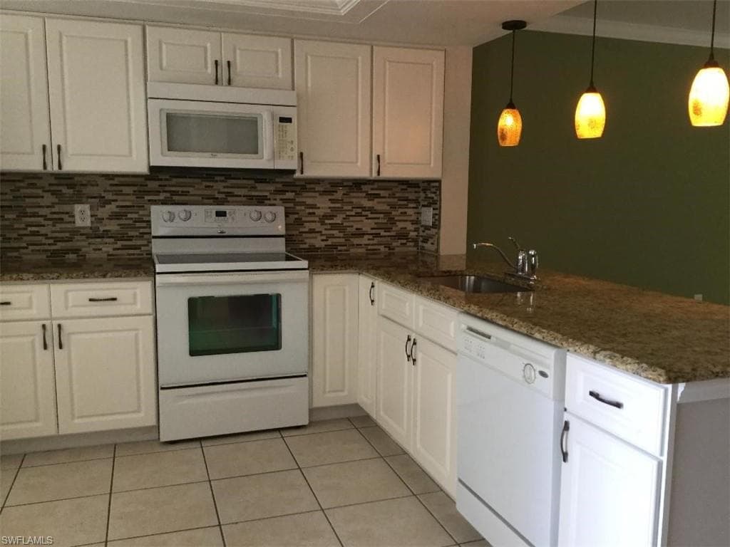 2355 Naples Trace CIR 7-708 NAPLES, FL 34109
