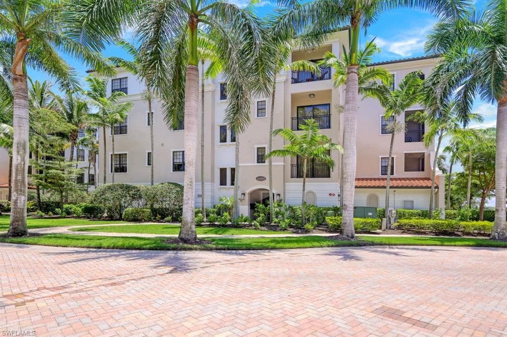 2546 Marquesa Royale LN 7-301 NAPLES, FL 34109