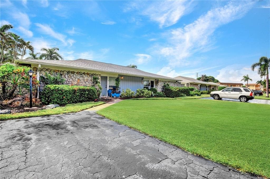 171 Crown DR 10 NAPLES, FL 34110