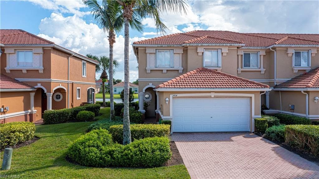 2424 Laurentina LN CAPE CORAL, FL 33990