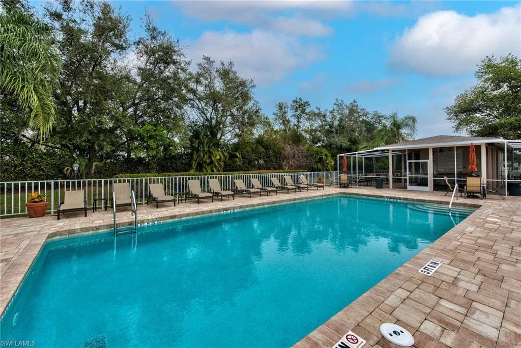 7360 Glenmoor LN 4210 NAPLES, FL 34104