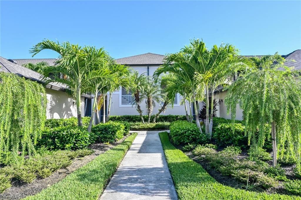 8365 Heritage Links CT 1723 NAPLES, FL 34112
