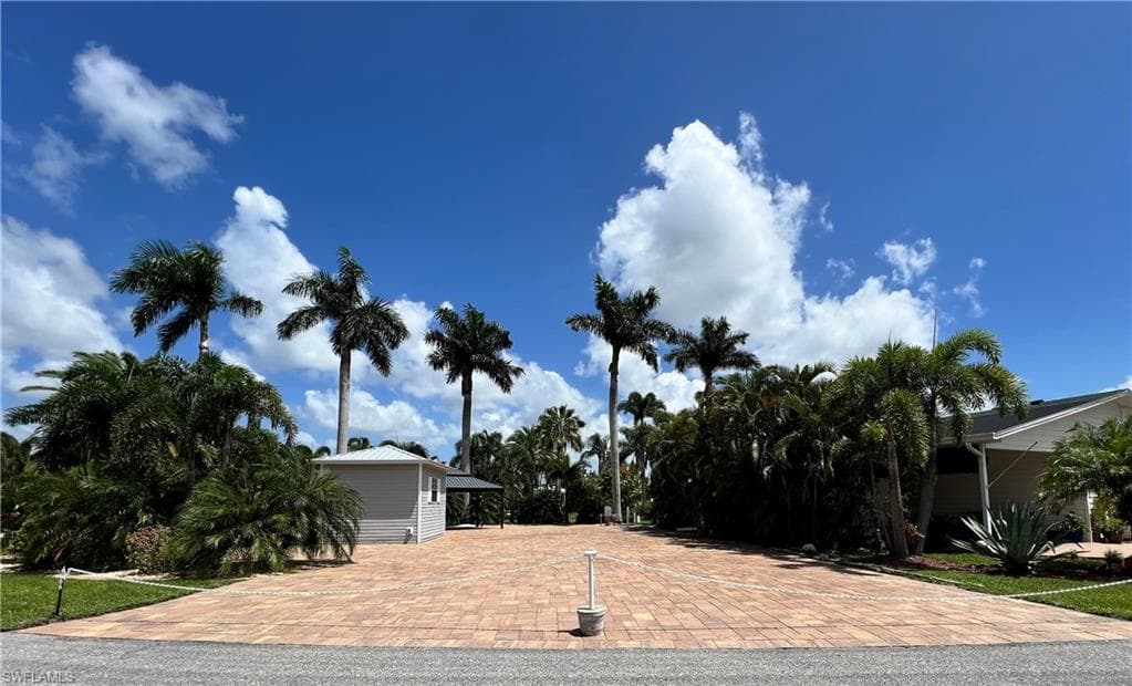 5861 Maplewood CT FORT MYERS, FL 33905