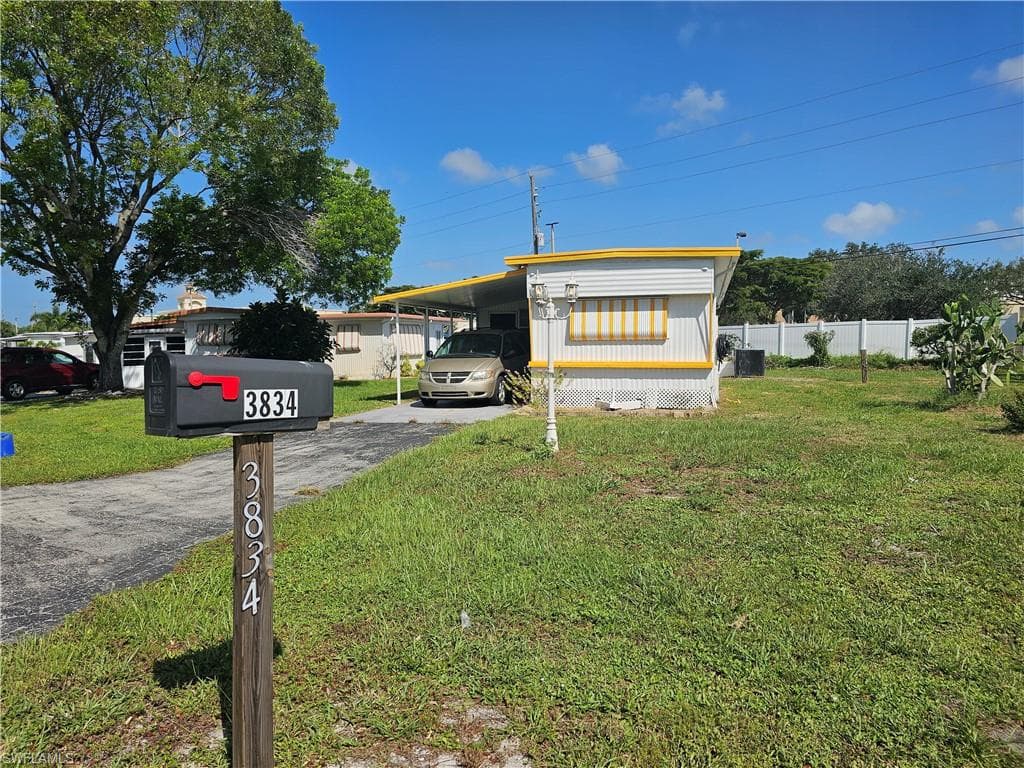 3834 Unique CIR FORT MYERS, FL 33908
