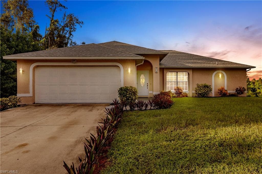 916 Ardmore ST LEHIGH ACRES, FL 33974