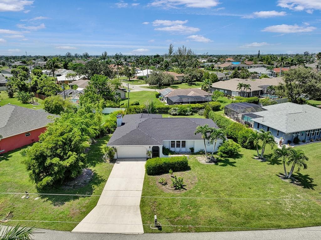 516 SE 28th TER CAPE CORAL, FL 33904