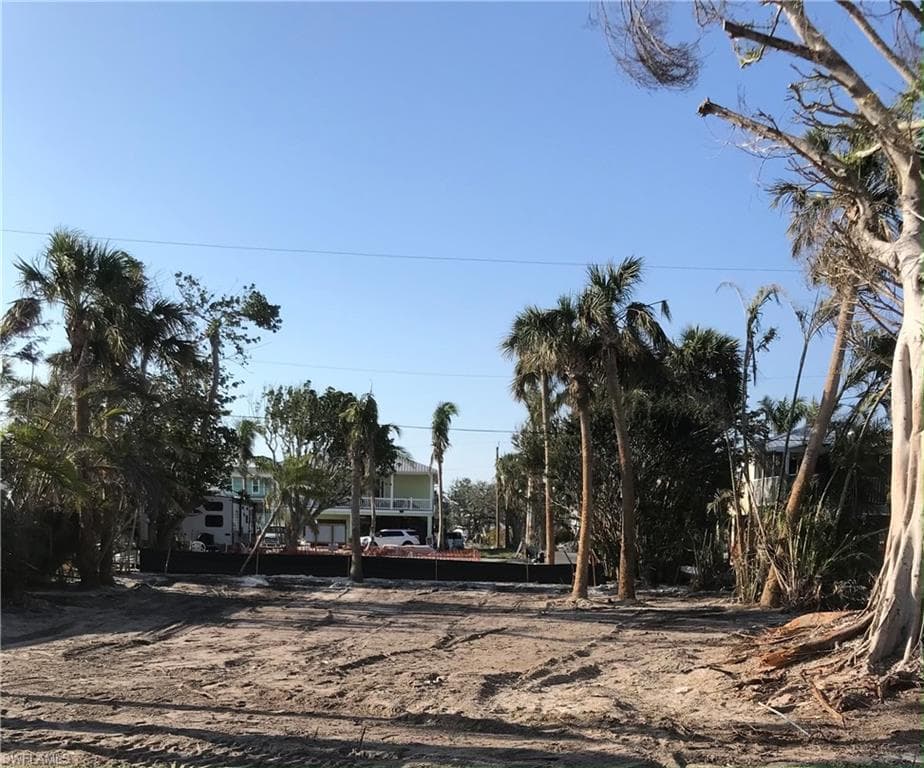 109 Hercules DR FORT MYERS BEACH, FL 33931