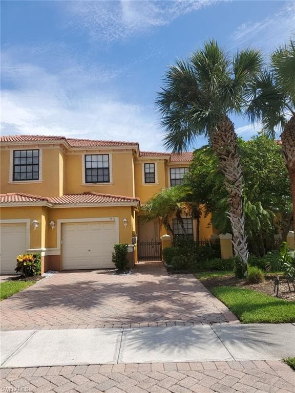 7372 Bristol CIR NAPLES, FL 34120
