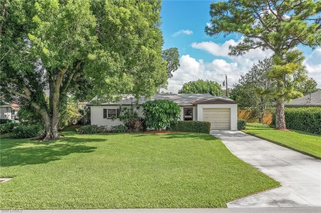 741 95th AVE N NAPLES, FL 34108