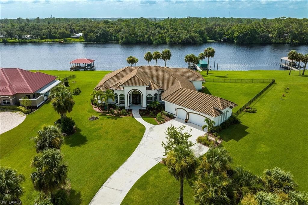 2412 River WAY LABELLE, FL 33935