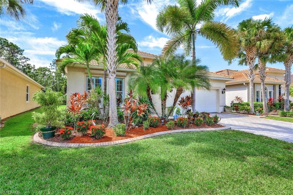 8130 Valiant DR NAPLES, FL 34104