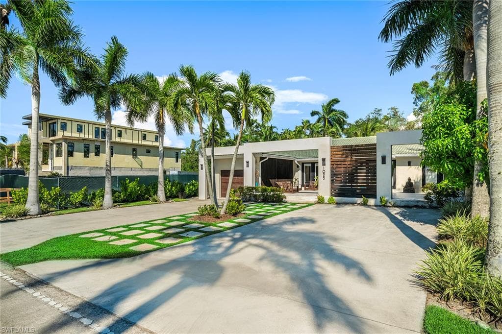 1095 Sandpiper ST NAPLES, FL 34102