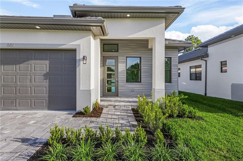 661 109th AVE N NAPLES, FL 34108
