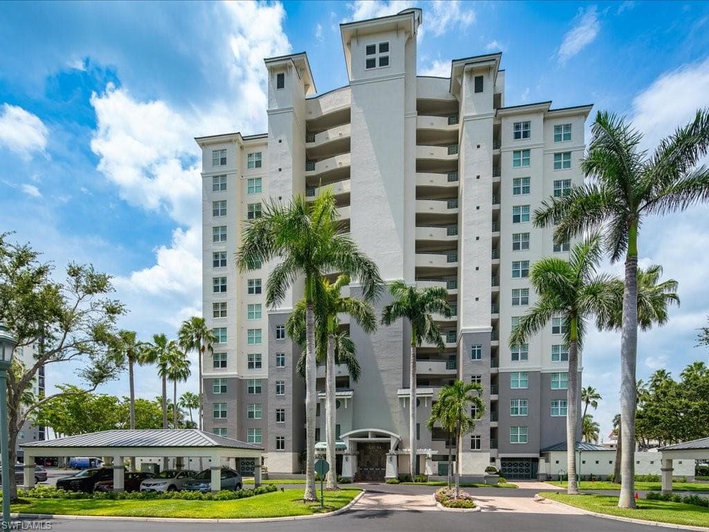 430 Cove Tower DR 801 NAPLES, FL 34110