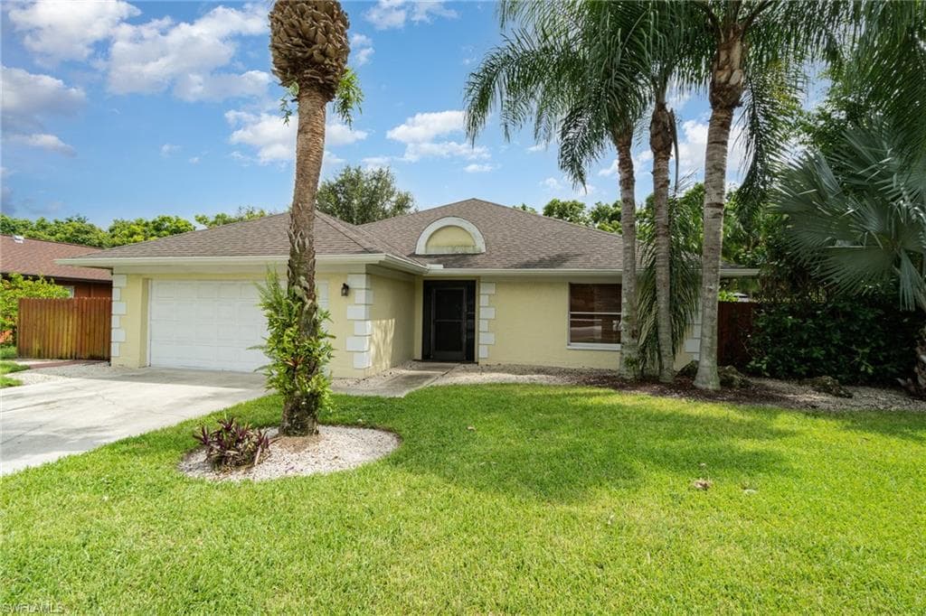2572 River Reach DR NAPLES, FL 34104