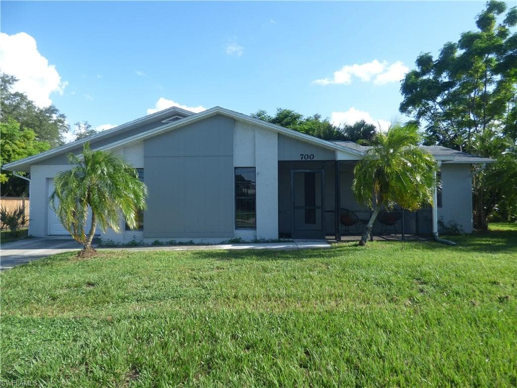 700 E 3rd ST LEHIGH ACRES, FL 33936