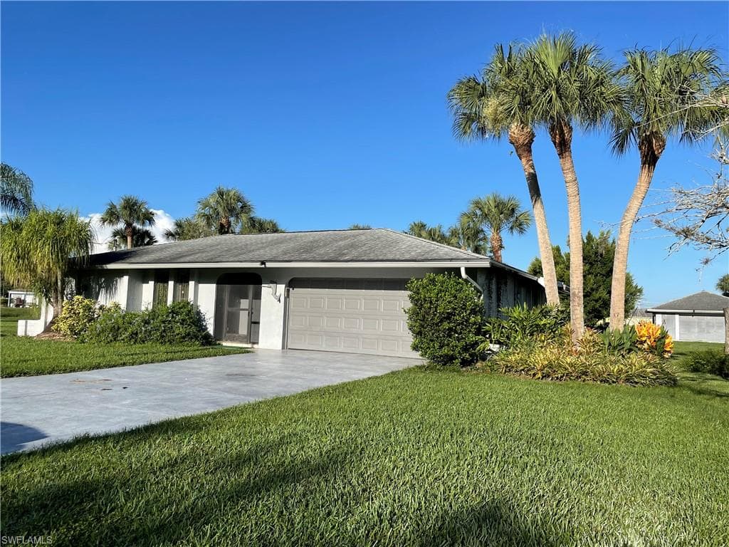 403 Palmetto AVE LEHIGH ACRES, FL 33972