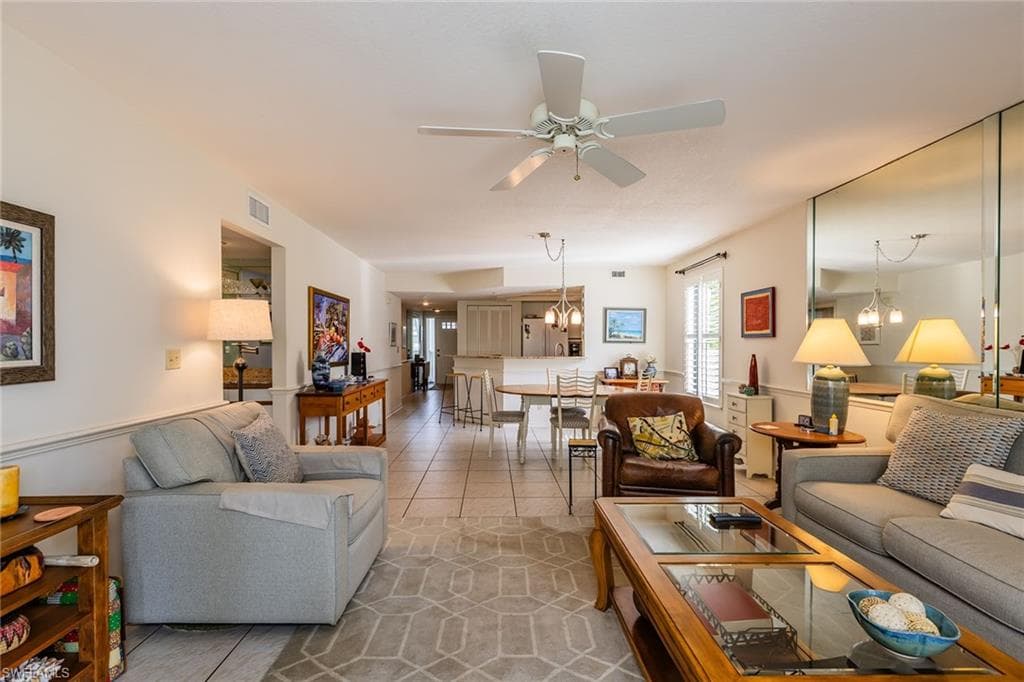 542 10th AVE S 102N NAPLES, FL 34102